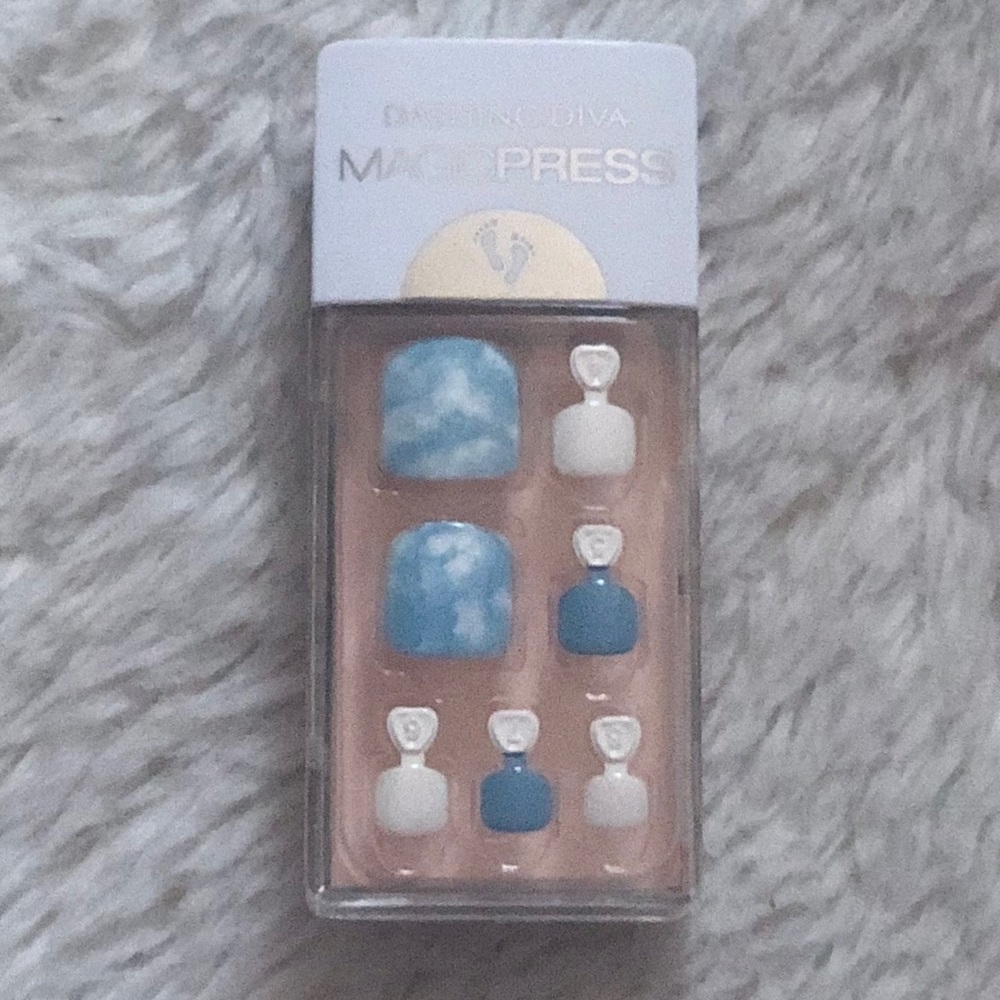 Dashing Diva Magic Press Pedicure in Daydream Believer